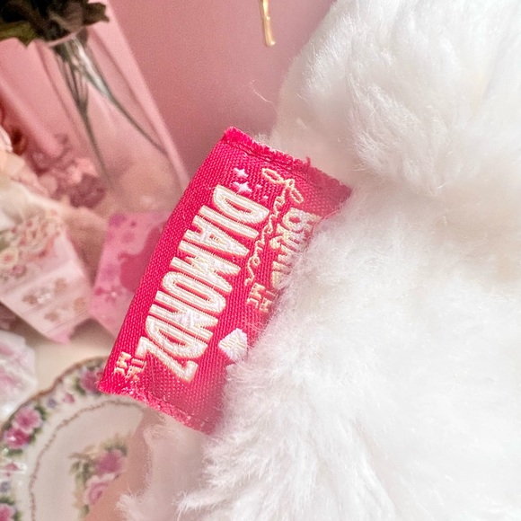 Rare vintage Bratz brand white sherpa fur shawl - Picture 3 of 3